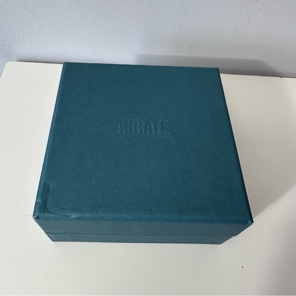 AURATE NYC flower earrings - Picture 8 of 8